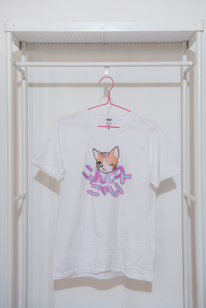 Kawaii T-shirt Colore Bianco "Nyantekoto nyai"  90s anime Cat graphic +  Alfabeto giapponese - GIAPPOP 