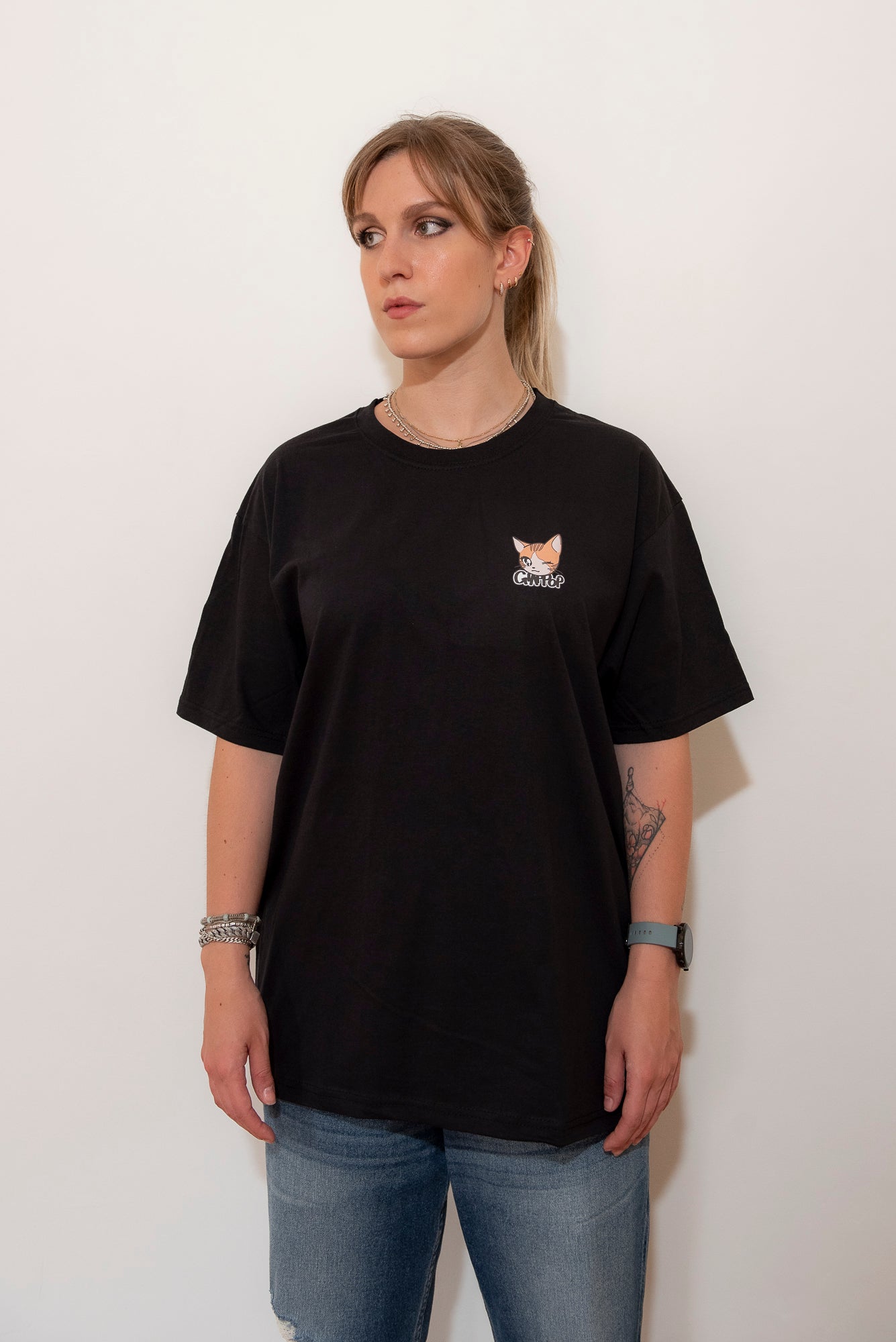 Kawaii cat print T-shirt  Colore Nera "Nyantekoto nyai" 90s anime style + Logo - GIAPPOP 