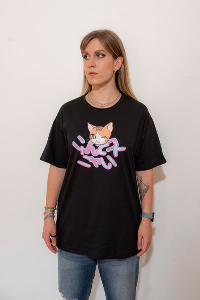 Kawaii T-shirt Colore Nero "Nyantekoto nyai"  90s anime Cat graphic +  Alfabeto giapponese - GIAPPOP 